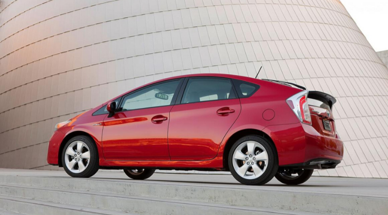 Toyota faz recall em 752 mil Prius por problema elétrico