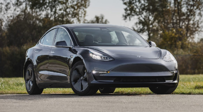 Carros de luxo por assinatura têm mensalidades de R$ 20 mil. No primeiro trimestre de 2021, o Tesla Model 3 chegou ao Brasil por meio de assinatura. Mas...