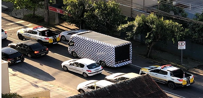 A locadora Unidas fez o pedido de 100 veículos. A  van, criada por empresa caxiense, será exposta oficialmente na Fenatran em São Paulo, no mês de novembro.