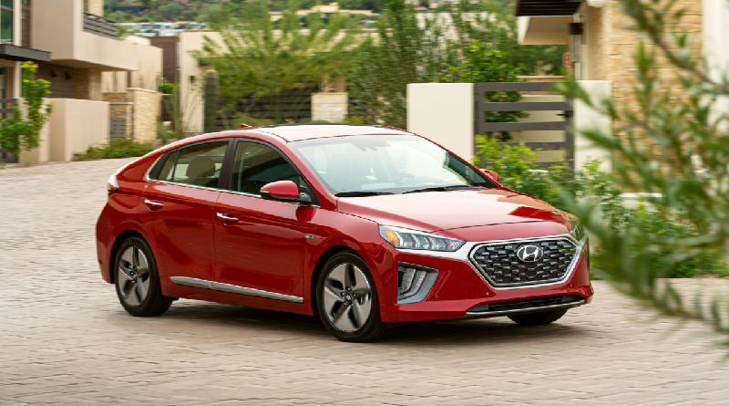 Hyundai Ioniq será o 1º eletrificado da marca no país, mas só por meio de assinatura na Caoa Locadora, que realiza esse serviço de locação de automóveis.