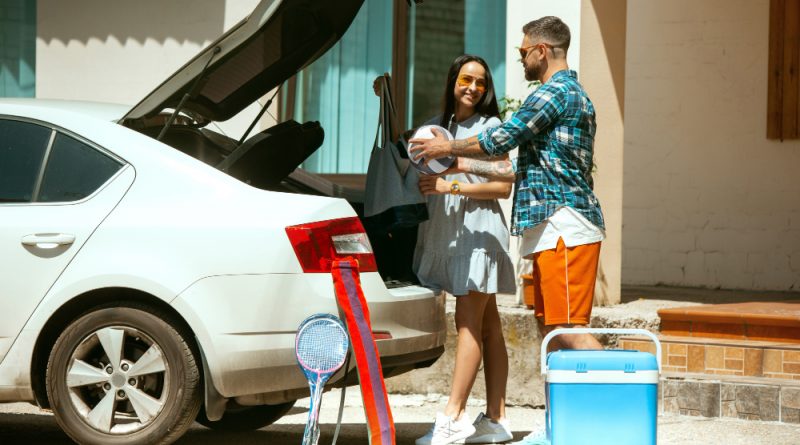 Procura por aluguel de veículos subirá até 15% no verão 2023, aponta ABLA. Aluguel de carros para viagens domésticas vai prosseguir na alta temporada.
