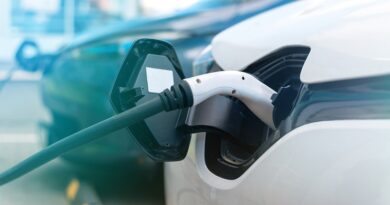 Estudo do ICCT aponta que montadoras no Brasil priorizam híbridos flex, enquanto mundo avança em veículos elétricos