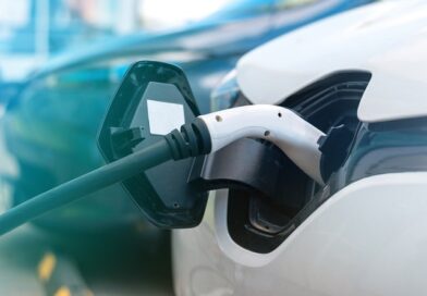 Estudo do ICCT aponta que montadoras no Brasil priorizam híbridos flex, enquanto mundo avança em veículos elétricos