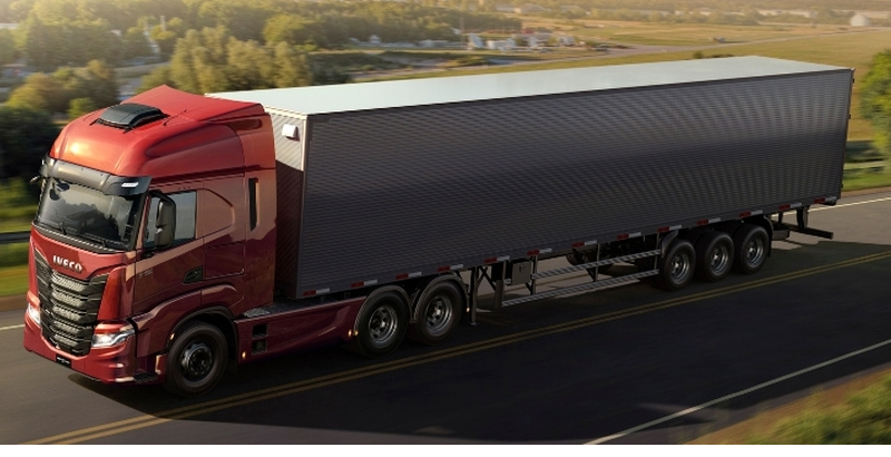 Iveco vende 40 unidades do S-Way para a Localiza. Montadora revela mais uma venda expressiva de seu moderno caminhão