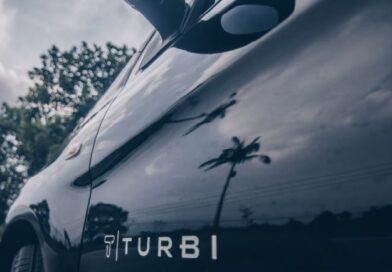 Carro parado na garagem: o custo invisível que pesa no bolso de muitas famílias. Manter um veículo próprio é um dos três principais custos anuais para 67% das famílias brasileiras, segundo pesquisa do Serasa