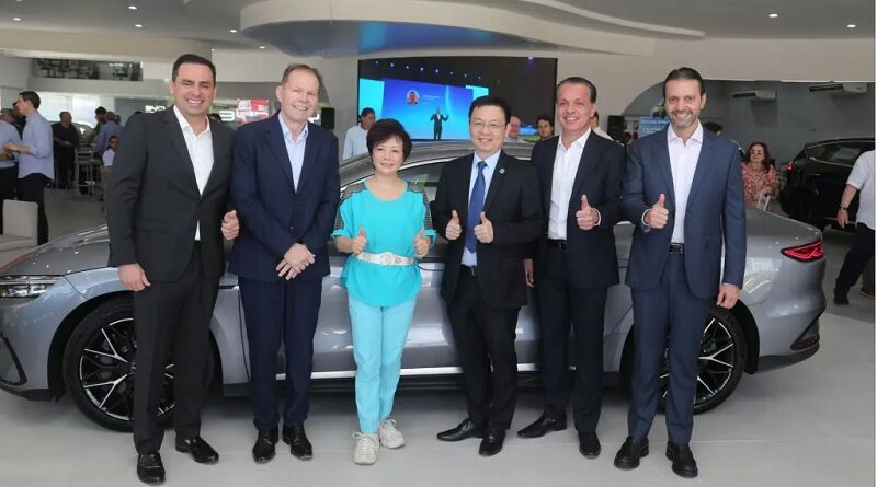 BYD Carmais inaugura nova loja em Fortaleza com presença de Stella Li, Tyler Li e Alexandre Baldy. Marco significativo...