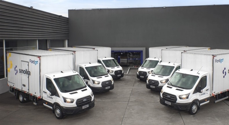 Ford Go Frotas fornece 10 Transit por assinatura para a Smolka Transportes. Equipados com baú de 22 m3 serão usados na entrega last mile