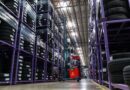 Armac e Cantu focam em eficiência energética com empilhadeiras de energia limpa Locadora de máquinas e empresa de soluções em pneus estão juntas em operações em sete estados