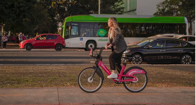 Preocupação com sustentabilidade influencia 81% dos ciclistas a escolherem o modal Dados da Tembici mostram que impacto sustentável da micromobilidade ganha força nas escolhas individuais