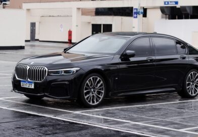 Rhino, o app de carros blindados, surpreende passageiros ao oferecer corridas em um BMW de luxo blindado sem custo adicional. Nos próximos dias, qualquer pessoa que solicitar uma corrida pelo app terá chance de ser ‘sorteada’ para a experiência; Serviço também estará disponível para agendamento, via concierge