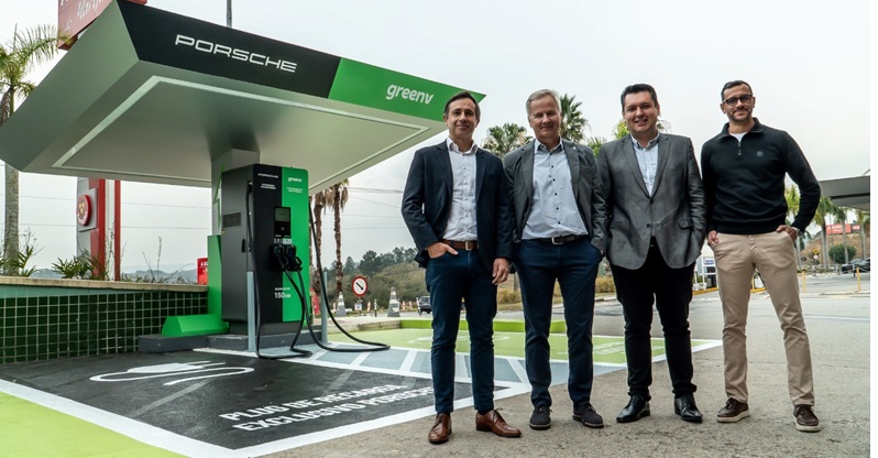 GreenV e Porsche investirão R$ 70 milhões em rede de carregadores ultrarrápidos no Brasil. Novas estações terão pontos exclusivos para carros da Porsche e para veículos eletrificados de outras marcas