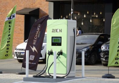 Re.charge abre primeiro ponto rápido de recarga em São Paulo com a Zeon Eletropostos Primeira fase inclui a abertura de mais quatro pontos até o fim do ano; projeto continua em 2026