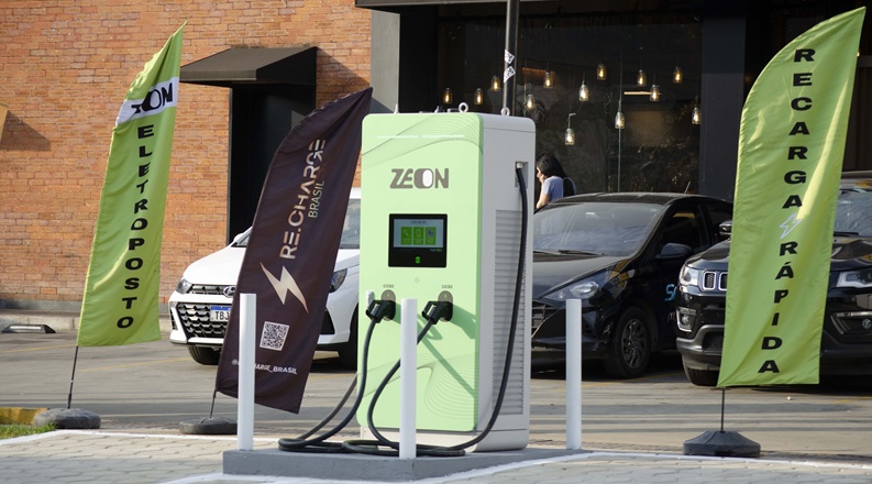 Re.charge abre primeiro ponto rápido de recarga em São Paulo com a Zeon Eletropostos Primeira fase inclui a abertura de mais quatro pontos até o fim do ano; projeto continua em 2026