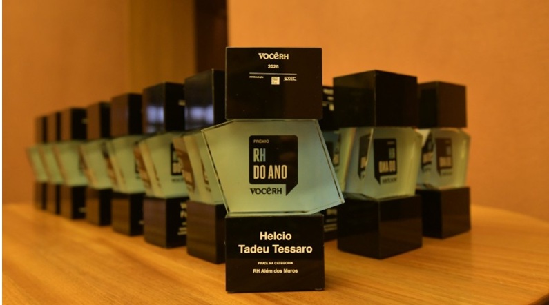 Hélcio Tessaro, Diretor Executivo de Gente da Unidas, foi reconhecido no Prêmio RH do Ano 2025 no pilar “Melhor para a Sociedade”, categoria “RH além dos Muros”.