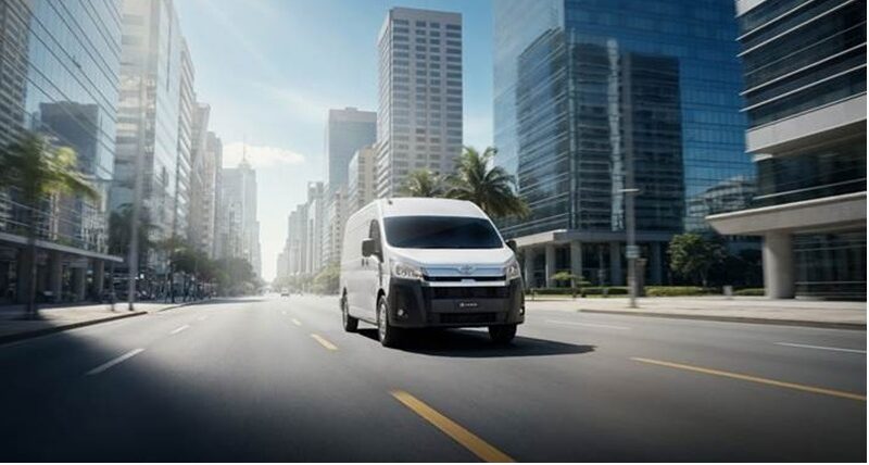 Águia Branca aposta na nova Hiace Furgão para transporte profissional. Novo modelo da Toyota chega às concessionárias do Grupo Águia Branca e amplia opções para uso profissional e transporte de passageiros