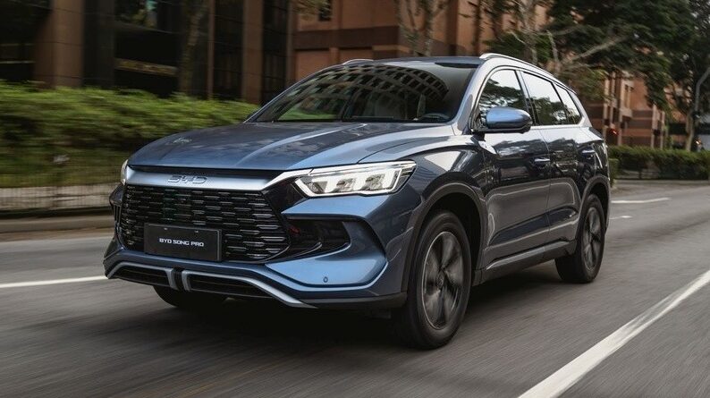 BYD amplia vendas diretas para pequenos negócios ao saltar de 1,2 mil para mais de 5,3 mil veículos vendidos entre agosto e dezembro.