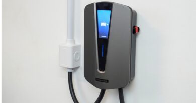Como instalar carregador EV com segurança. A Tramontina reúne recomendações técnicas e reforça a importância do profissional qualificado nas instalações de estações de recarga seguras em residências e estabelecimentos comerciais