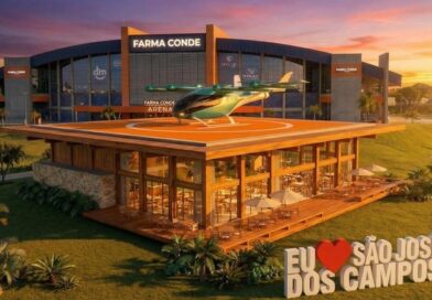 São José dos Campos projeta receber “aeroporto para carros voadores” na Farma Conde Arena Plano prevê atrair mais de R$ 250 milhões em investimentos e coloca a cidade na era dos eVTOLs e da mobilidade aérea sustentável São Paulo, março de 2026 - São José dos Campos dá mais um passo rumo ao futuro da mobilidade urbana. A Prefeitura autorizou oficialmente a realização de estudo técnico para implantação de um Vertiponto na área externa da Farma Conde Arena, dentro do projeto Aero Garden. A iniciativa poderá atrair investimentos superiores a R$ 250 milhões e posicionar o município na vanguarda da mobilidade aérea urbana no Brasil. O Vertiponto será uma estrutura destinada a operar como ponto de passagem para aeronaves elétricas de decolagem e pouso vertical, os chamados eVTOLs. Na Farma Conde Arena, a instalação deverá ficar em frente ao espaço multiuso, em um dos pontos mais tradicionais e turísticos da cidade, reforçando o caráter estratégico do projeto. A autorização, assinada pelo prefeito Anderson Farias, permite o desenvolvimento técnico e a elaboração do projeto para futura implantação da estrutura, que poderá ser a primeira do Brasil em uma arena privada desse porte. Essa é apenas uma das fases. A iniciativa também precisa da regulamentação da Agência Nacional de Aviação Civil (Anac). Projeto estruturado e sustentável O empreendimento integra um plano mais amplo de desenvolvimento urbano e inovação. O Projeto Aero Garden prevê a implantação, em uma gleba de 100 mil metros quadrados na Via Oeste, de um complexo que inclui inicialmente: • Um Vertiponto para operação de eVTOLs; • Uma usina fotovoltaica de 3 MW; • Um posto de abastecimento para ônibus, caminhões e veículos elétricos. A estruturação financeira do projeto prevê captação de até R$ 250 milhões junto a investidores institucionais, fortalecendo a base econômica do empreendimento. Usina de energia limpa Um dos pilares do projeto é a sustentabilidade. A usina fotovoltaica de 3 MW será implantada na área com 500 metros de frente para a Via Oeste e deverá abastecer tanto a Farma Conde Arena quanto o Aeroporto Internacional de São José dos Campos Professor Urbano Ernesto Stumpf, ampliando a matriz de energia limpa da cidade. Em uma segunda etapa, o projeto também estuda a implantação de novas atividades comerciais, como um mall nas proximidades da Arena e a construção de um residencial voltado ao público sênior, consolidando um conceito moderno de desenvolvimento urban o integrado. Conexão com a nova mobilidade aérea brasileira O projeto se alinha ao avanço da Eve Air Mobility, empresa ligada à Embraer, que está construindo o primeiro carro voador do Brasil em Taubaté. A implantação de um Vertiponto em São José dos Campos, reconhecida como polo nacional de tecnologia e aviação, reforça o protagonismo do Vale do Paraíba na nova era da mobilidade aérea. Também está prevista a implantação de um Vertiporto no Aeroporto Internacional SJK, ampliando a integração da cidade com essa nova infraestrutura. "Para que essas aeronaves possam operar de forma segura e eficiente, é necessário desenvolver e regulamentar as infraestruturas adequadas para pousos, decolagens e apoio no solo, embarque, desembarque e facilitação, são os chamados vertiportos", diz Carlos Junqueira, diretor do aeroporto. Manoel Conde Neto e Roberto Couto, representando o Grupo Farma Conde, durante apresentação do projeto ao prefeito Anderson Farias Lideranças celebram iniciativa O presidente da Farma Conde, Manoel Conde Neto, destacou a relevância do projeto. “É uma alegria imensa para a Farma Conde Arena poder receber um projeto dessa magnitude. Estamos falando de inovação, sustentabilidade e futuro. Participar desse momento histórico para São José dos Campos é motivo de orgulho para o nosso grupo”. Renato Helena, um dos idealizadores do Aero Garden, ressaltou a escolha estratégica da área. “A Via Oeste é um eixo de interligação entre São José e Jacareí, com grande potencial logístico e urbano. O Aero Garden nasce em um ponto absolutamente estratégico”. O secretário de Urbanismo e Sustentabilidade, Marcelo Manara, enfatizou o compromisso ambiental do empreendimento. “Estamos falando de um projeto com premissas ambientais claras e integração energética limpa”. Já o secretário de Inovação e Desenvolvimento Econ ômico, Mario Muniz, reforçou o impacto no posicionamento da cidade. “São José dos Campos tem DNA de inovação. Projetos como esse reforçam nossa vocação e ampliam nossa competitividade”. O prefeito Anderson Farias destacou o alinhamento da iniciativa com a visão de futuro do município. “São José é referência nacional em tecnologia e aviação. Autorizar o estudo desse projeto significa preparar a cidade para uma nova realidade de mobilidade aérea e desenvolvimento sustentável”. eVTOl poderá estacionar em área na Farma Conde Arena ESG como base do projeto Todo o empreendimento foi estruturado com base em certificações e diretrizes ESG, integrando sustentabilidade ambiental, responsabilidade social e governança. A fundadora da Farma Conde, Claudia Conde, reforçou o compromisso do grupo. “A sustentabilidade sempre foi um pilar do Grupo Farma Conde. Participar de um projeto que nasce com essa visão nos enche de orgulho”. Caso seja confirmado após os estudos técnicos, o Vertiponto na Farma Conde Arena poderá se tornar o primeiro do Brasil em uma estrutura privada desse porte, consolidando São José dos Campos como protagonista nacional na mobilidade aérea urbana, na geração de energia limpa e no desenvolvimento urbano inteligente.