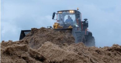 Armac atinge receita de R$ 2 bilhões e inicia ano com a maior rede de Seminovos de Linha Amarela do País. Divulgou os resultados do 4T25 e do consolidado de 2025, com receita bruta superior a R$ 2 bilhões no ano, alta de 5% em relação a 2024.