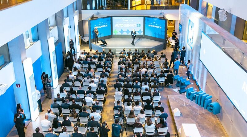 Auto Summit 2026 debate digitalização e crédito no setor automotivo e aponta integração tecnológica e ampliação do financiamento como fatores para modernizar o mercado.