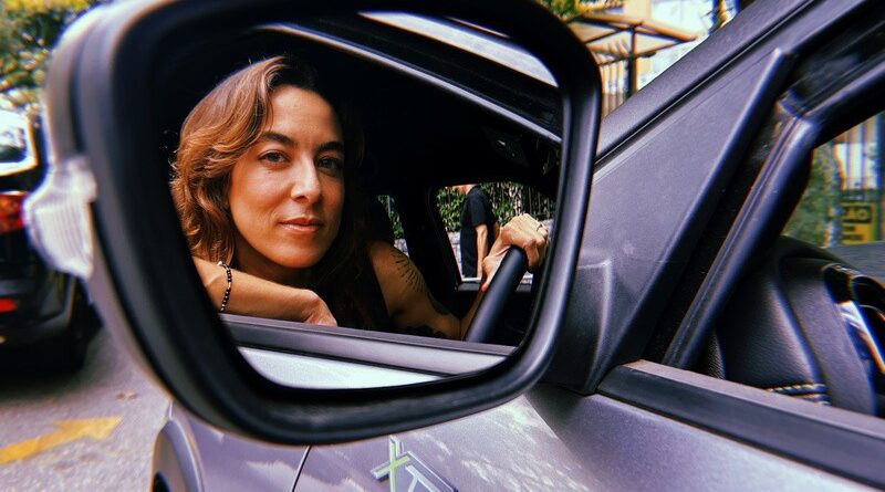 Citroën homenageia mulheres no automobilismo em campanha nas redes sociais que relembra personagens históricas do setor automotivo.