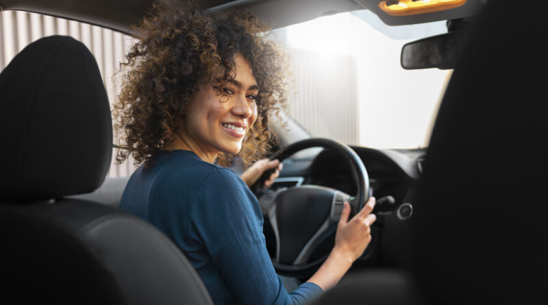 Ferramentas digitais ajudam mulheres a gerir o carro. 60% das mulheres afirmam que as ferramentas digitais colaboram na gestão do carro, revela pesquisa do Sem Parar