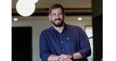 Sem Parar alcança 4 milhões de apólices ativas e expande presença no mercado de seguros para motoristas. Com 8 milhões de tags ativas, empresa avança na oferta de proteção e serviços integrados ao carro