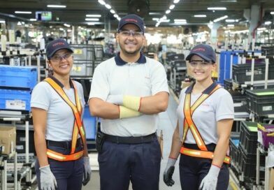 Toyota do Brasil abre 230 vagas e lança novo portal para ampliar acesso às oportunidades Fabricante moderniza Página de Carreiras para fortalecer sua marca empregadora e atrair talentos conectados ao futuro da mobilidade. Plataforma reforça o compromisso com diversidade, com bancos de talentos exclusivos para Mulheres e PcD