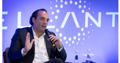 Stellantis reforça peso da América do Sul nos negócios globais. O CEO Global Antonio Filosa destacou a relevância da região para a Stellantis, que superou 1 milhão de veículos vendidos em 2025.