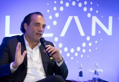 Stellantis reforça peso da América do Sul nos negócios globais. O CEO Global Antonio Filosa destacou a relevância da região para a Stellantis, que superou 1 milhão de veículos vendidos em 2025.