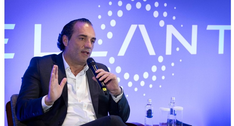 Stellantis reforça peso da América do Sul nos negócios globais. O CEO Global Antonio Filosa destacou a relevância da região para a Stellantis, que superou 1 milhão de veículos vendidos em 2025.