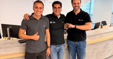 BYD fecha acordo com Dahruj Rent a Car para 2 mil veículos e amplia presença no mercado de locação por assinatura. Os modelos serão destinados à operação da locadora no estado de São Paulo, com oferta ao cliente final no formato de assinatura.