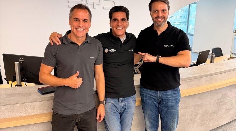 BYD fecha acordo com Dahruj Rent a Car para 2 mil veículos e amplia presença no mercado de locação por assinatura. Os modelos serão destinados à operação da locadora no estado de São Paulo, com oferta ao cliente final no formato de assinatura.