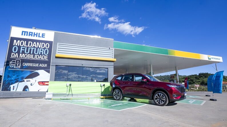 Mahle lança solução de recarga para veículos elétricos no brasil com foco em múltiplos pontos e gestão otimizada de energia. Anunciou a ampliação de sua atuação no Brasil com a introdução de soluções de carregamento para veículos eletrificados.