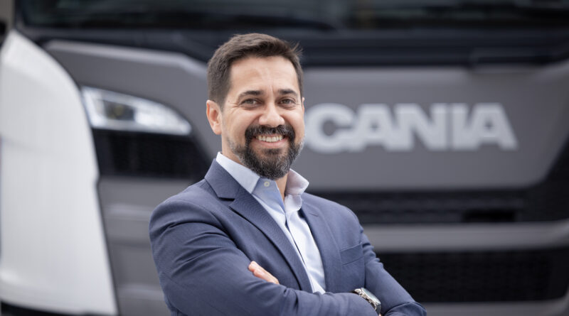 Scania anuncia novo diretor no Brasil . Eronildo Barros Santos como novo diretor-geral das Operações Comerciais no Brasil.