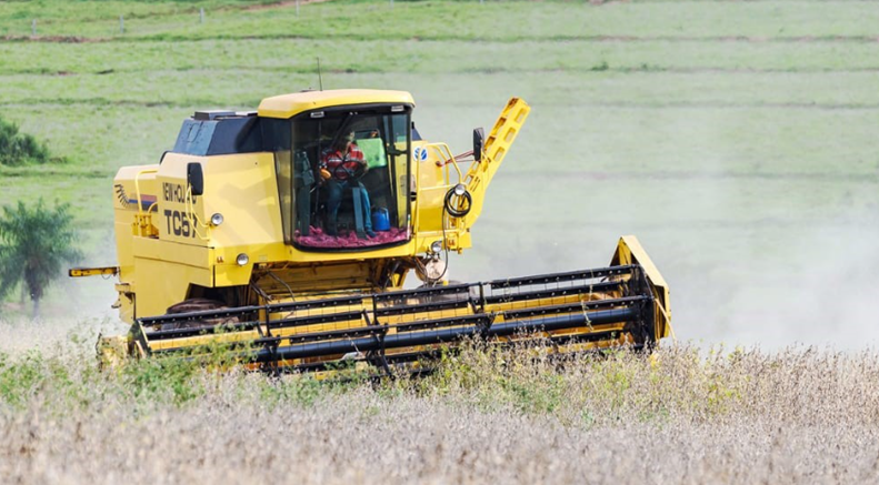 Unidas leva soluções à Agrishow 2026 com foco em redução de custos e eficiência operacional A Unidas participa da Agrishow 2026 com um portfólio voltado à locação e venda de ativos pesados. A proposta é atender desde pequenos produtores até grandes empresas do agronegócio, com alternativas que buscam melhorar a gestão de custos e a eficiência das operações.