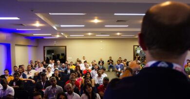 Autopar 2026 destaca veículos elétricos e novas exigências para oficinas. Evento em Pinhais reúne setor para discutir veículos elétricos, aumento da frota e mudanças legais que impactam o dia a dia das oficinas