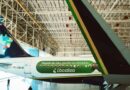 Localiza e Azul lançam avião envelopado e ativações a bordo para reforçar experiência de viagem. A Localiza iniciou uma nova ação de marca em parceria com a Azul Linhas Aéreas para ampliar sua presença na jornada de viagem dos consumidores.