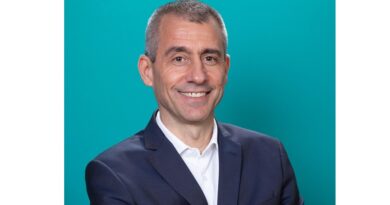 VWCO tem novo líder de Pessoas & Cultura A partir deste mês, Anderson Decimoni é o novo vice-presidente de Pessoas & Cultura da Volkswagen Caminhões e Ônibus.