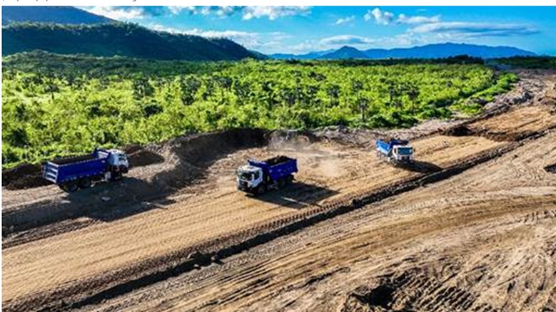 Locadora de linha amarela Armac apoia obras da Transnordestina com mais de 80 máquinas no Ceará.  Empresa participa da fase de terraplenagem da ferrovia