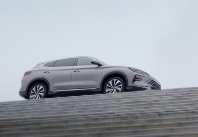 Grupo Águia Branca alcançou um marco importante na expansão da mobilidade elétrica no Brasil. A BYD Vitória Motors, concessionária da divisão de comércio do grupo, registrou crescimento de 168% nas vendas em março, em comparação com o mesmo período do ano anterior, e assumiu a liderança nacional entre as concessionárias da marca.