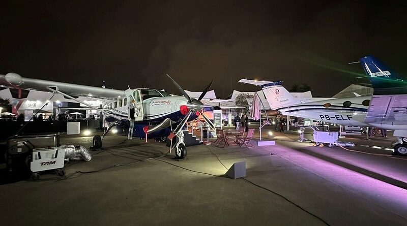 A frota de táxi-aéreo no Brasil cresceu 5,6% em 12 meses e alcançou 739 aeronaves. O avanço reforça a conectividade em regiões sem voos comerciais e impulsiona as expectativas para a LABACE 2026.