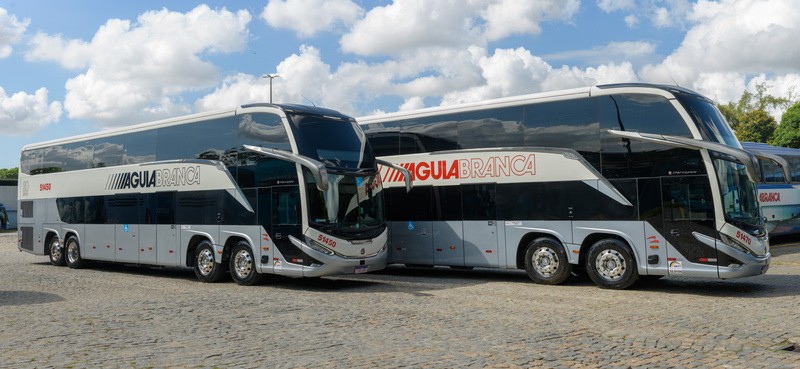 Da estrada de terra ao ônibus conectado: 80 anos da Viação Águia Branca ajudam a contar a evolução da mobilidade brasileira. Neste mês, a empresa celebra 80 anos destacando sua contribuição para a evolução do transporte rodoviário brasileiro, com uma programação especial voltada à memória, à inovação e às pessoas