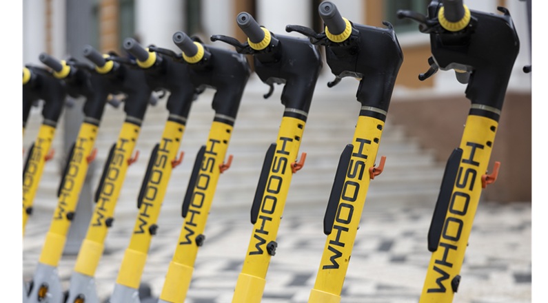 Whoosh adapta operação de patinetes elétricas no Brasil com planejamento específico para cada cidade e já soma 10 milhões de viagens