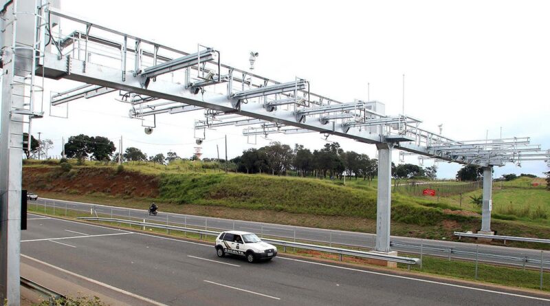 CNH passa a centralizar consultas de Pedágio Free Flow a partir desta segunda-feira (24). Os motoristas de todo o país contam com um novo recurso para acompanhar cobranças no modelo de pedágio sem cancelas (free flow).