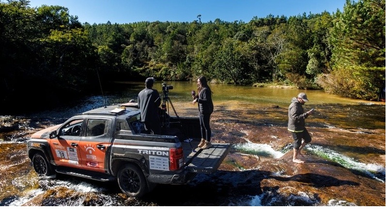 Sertões Petrobras 2026: Mitsubishi Motors demonstra a força das frotas 4x4 no maior rally das Américas. Com 75 veículos atuando no suporte operacional e presença majoritária no grid, montadora destaca a robustez e versatilidade do portfólio utilitário em terrenos extremos.