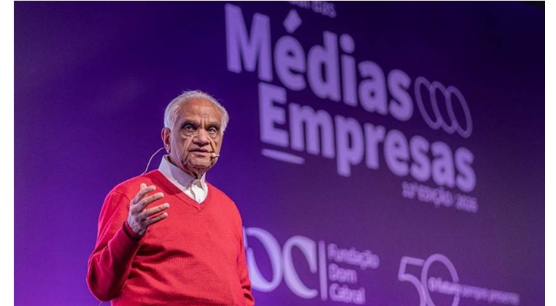 Ram Charan incentiva empresários a aprender e não desistir diante dos desafios. Consultor de negócios encerrou o 11º Fórum Anual das Médias com orientações sobre liderança, gestão e tomada de decisões 