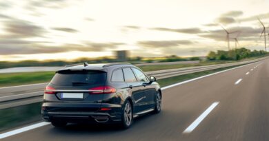 Carro híbrido registra 8,1 mil buscas mensais no Google. Veja tipos de tecnologia e pontos para avaliar antes da compra.