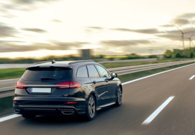 Carro híbrido registra 8,1 mil buscas mensais no Google. Veja tipos de tecnologia e pontos para avaliar antes da compra.