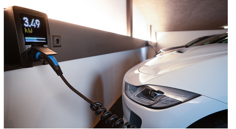 Compra ou locação de um carro elétrico depende da rotina de deslocamento, do acesso à recarga, da autonomia e dos custos totais.